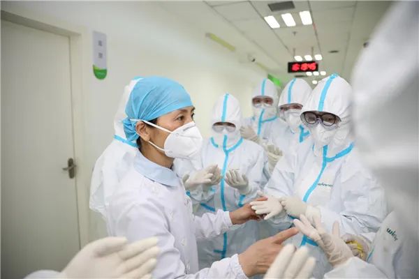 武汉战疫护卫师 ——中部战区总医院全力抗击新冠肺炎疫情纪实