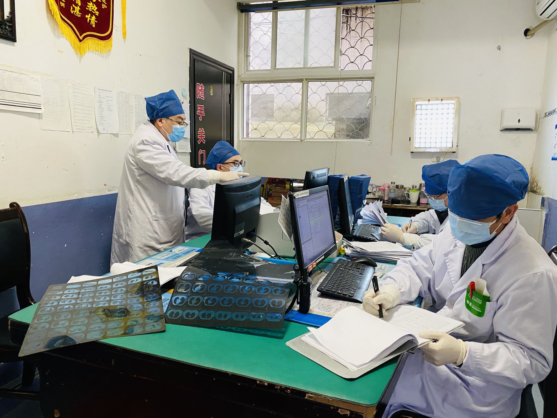 新冠肺炎疫情防控期间,宣恩县民族医院内二科被定为集中救治医院隔离