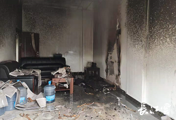 十堰一办公室插座短路引发火灾消防提醒注意安全用电