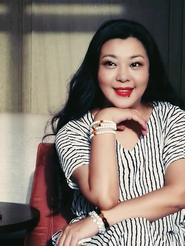 长江人艺兼具实力及流量的表演艺术家江柏萱领衔主演,他曾参与过热播