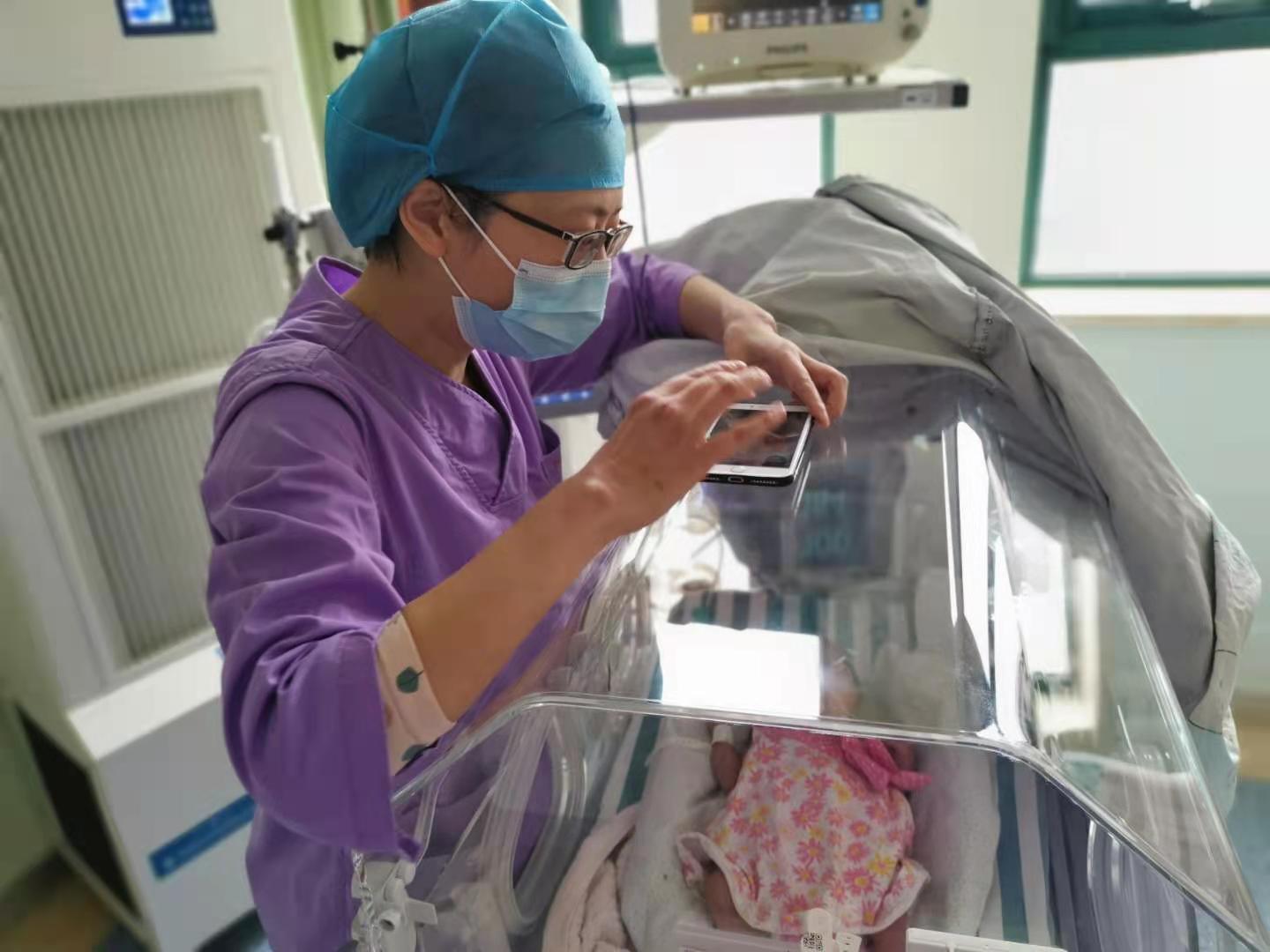 一个月前,孕27周的贝塔(化名)弟弟和哥哥一道降生了,因身体各脏器未