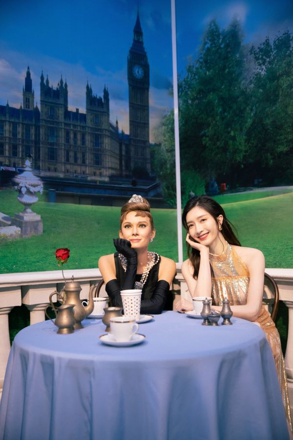 江疏影首尊蜡像在汉揭幕取名为小江