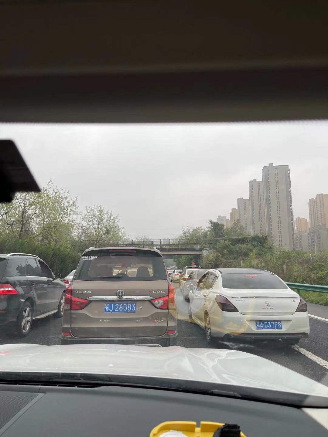 67武汉东出口上关豹高速路段拥堵