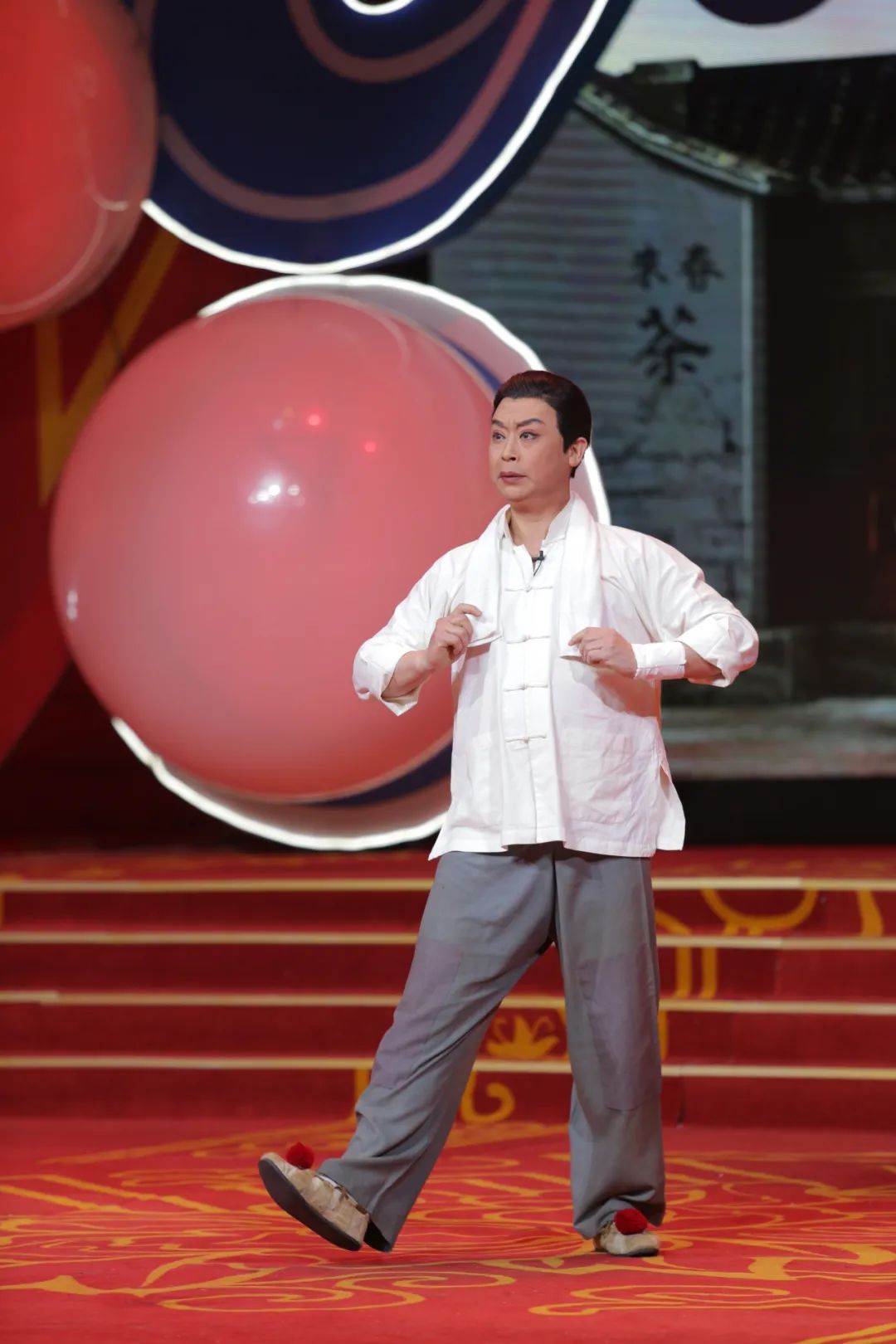 戏曲红色经典展演展播精彩继续眉户《十二把镰刀》川剧《金沙江畔