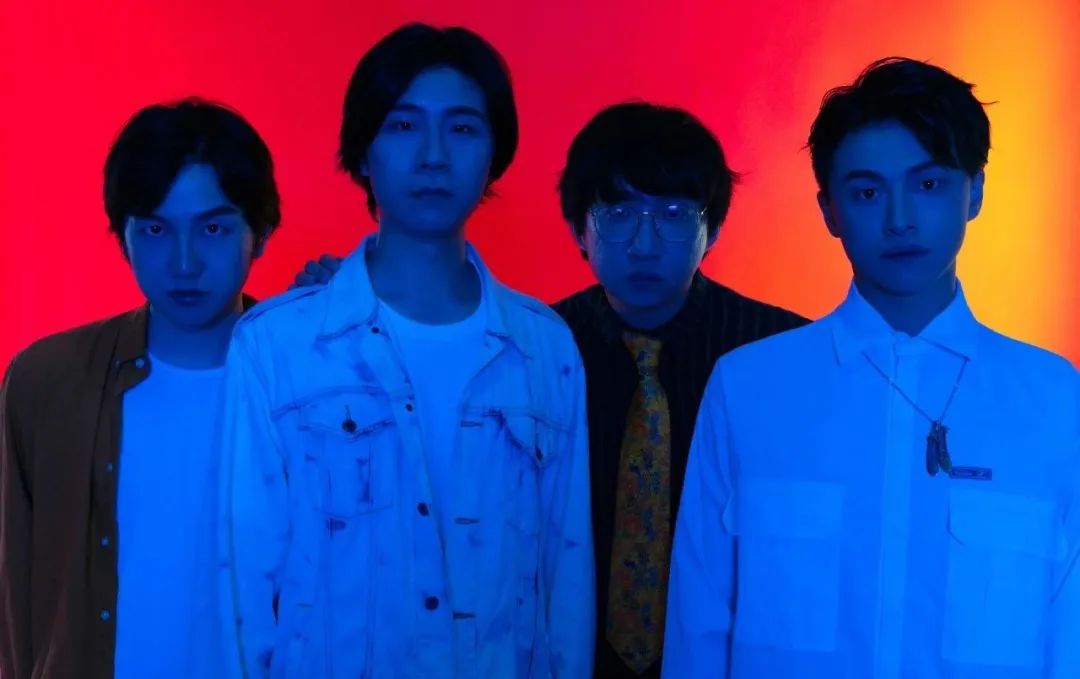 椅子乐团仲颖 咏靖 伯元他们是椅子乐团三位成员 三种创作风格一个在