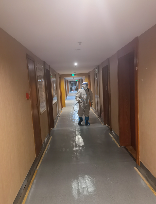 工作专班24小时驻守隔离点  兼职"陪聊"帮解诉求,树立信心