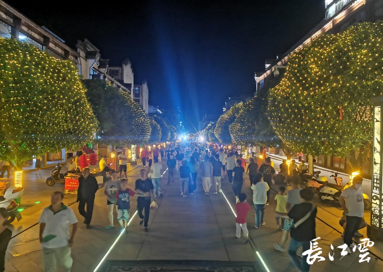 全国游客武当山景区夜间活动上新啦快来尝鲜