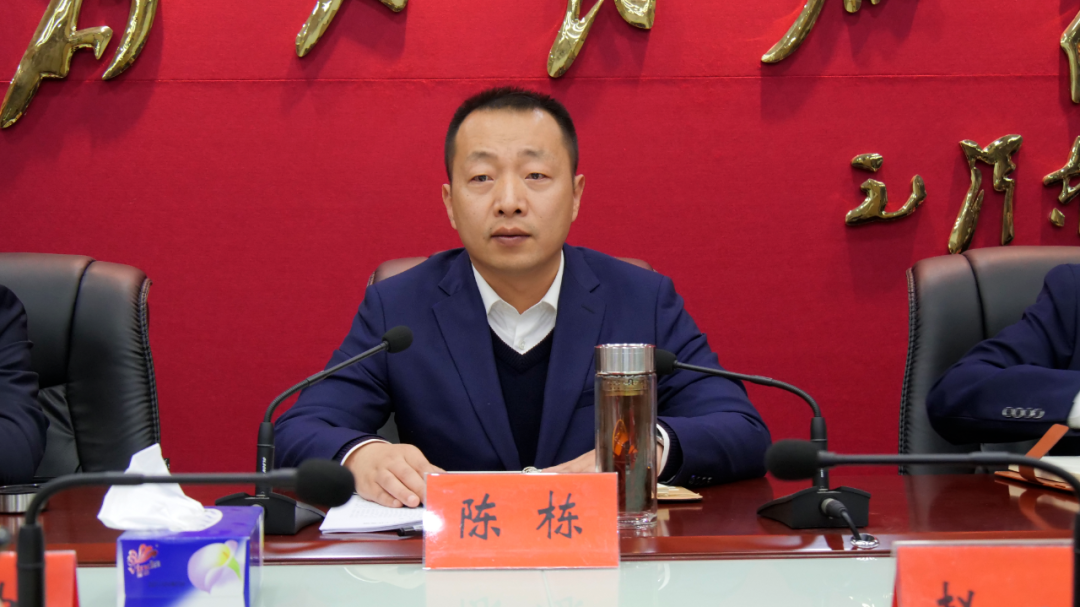 新一届县政府班子召开常务会议