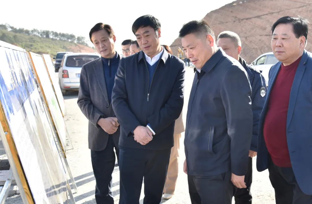 县委书记罗兴斌表示,我县将按照市委要求,继续统筹抓好经济社会发展与