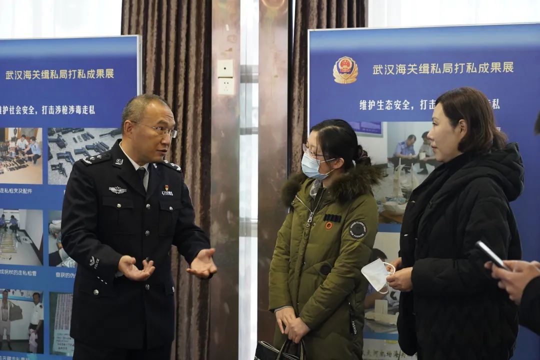 武汉海关缉私局迎新春家属座谈会