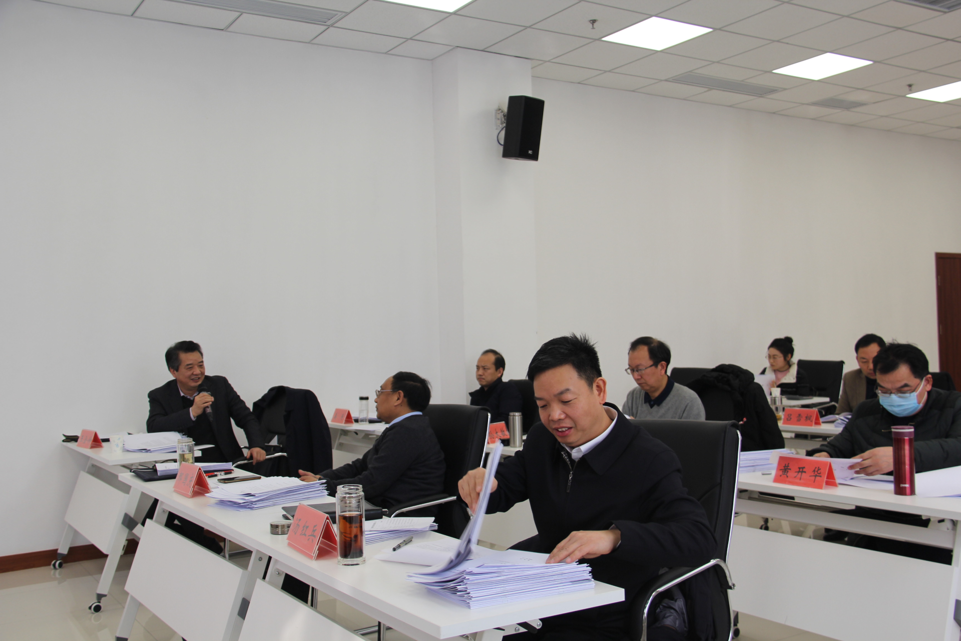 长和郝国庆教育长的统筹下在校教学楼举行