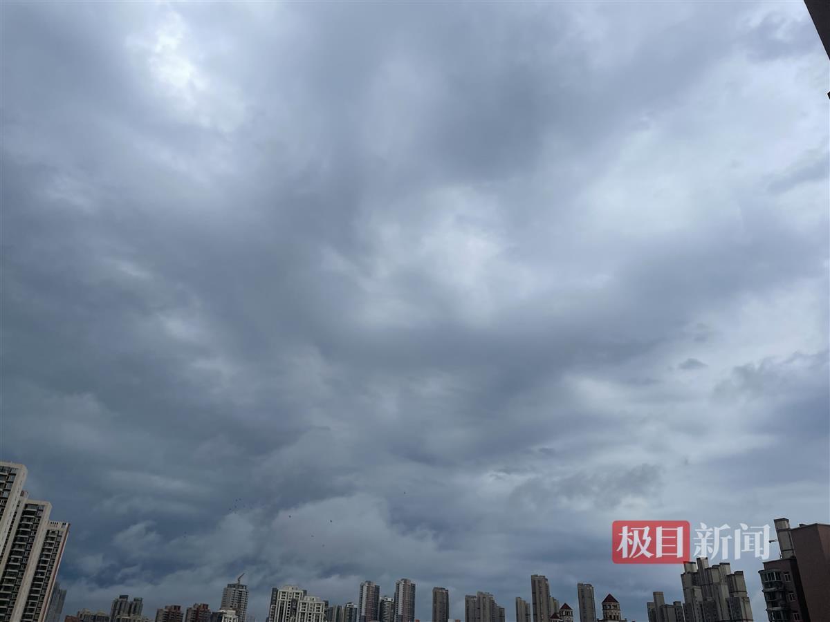 武汉雷雨大风图片