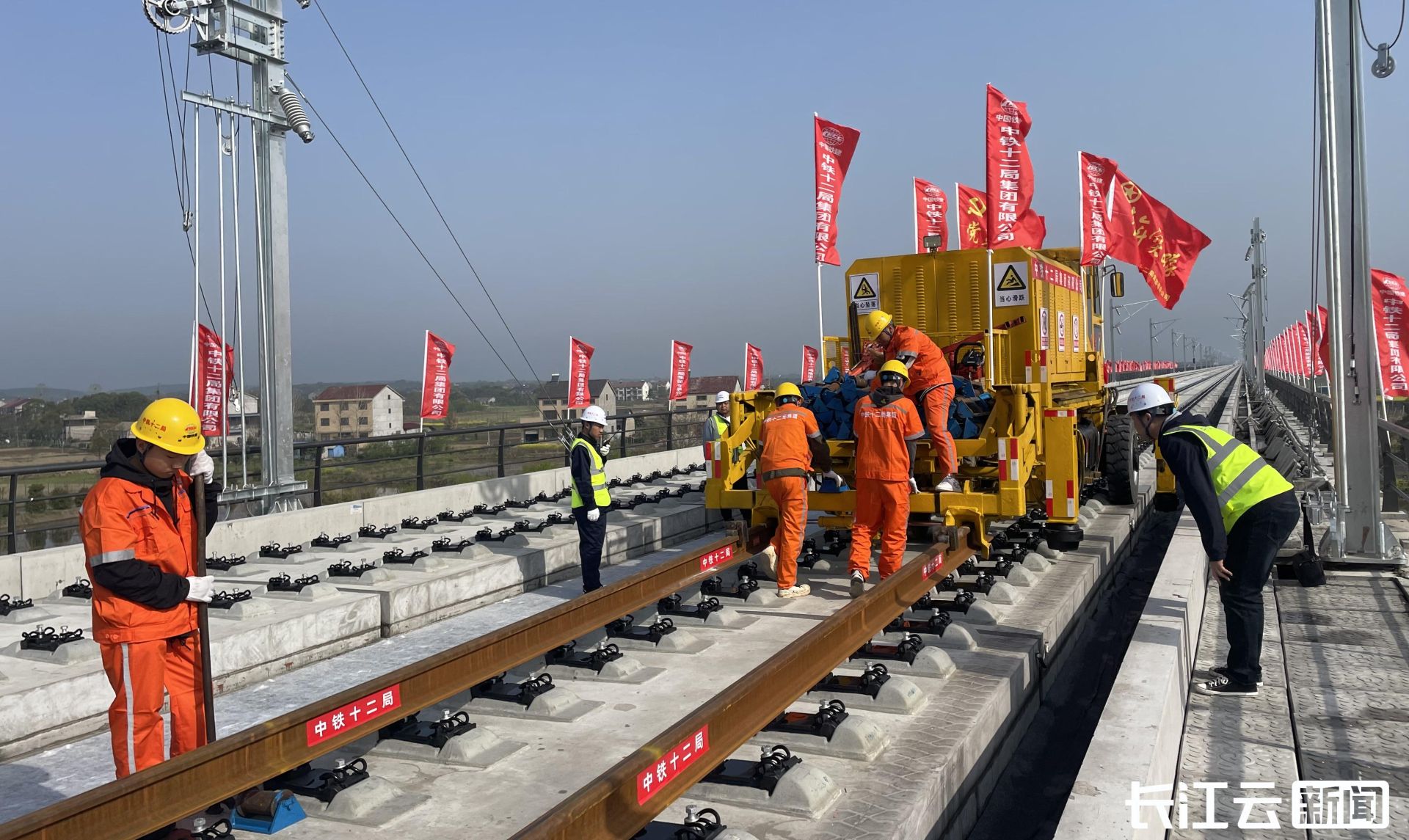 荆荆高铁全线正式进入无砟轨道铺设阶段