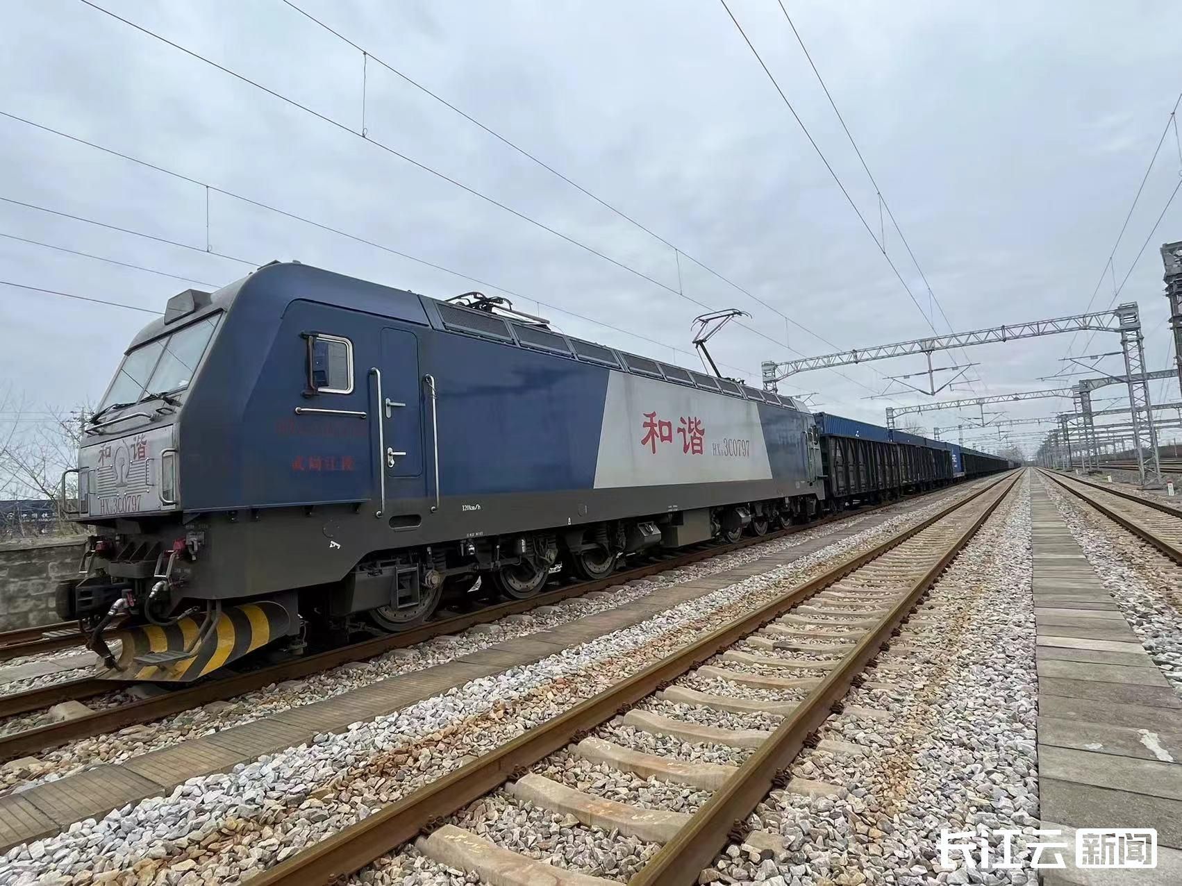 中欧班列(武汉)返程货物再添铁水联运新通道_长江云