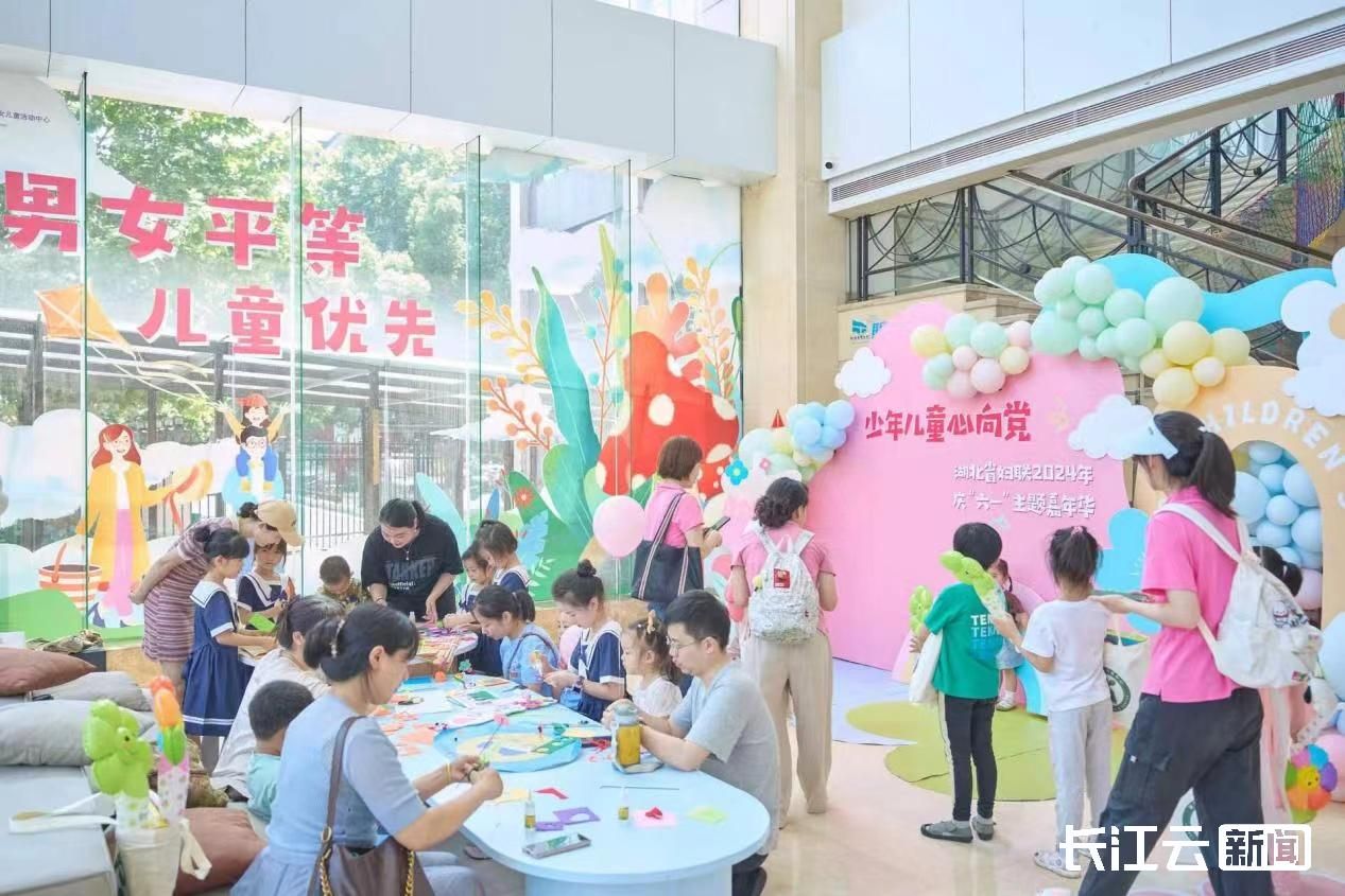 因为有你,温暖了四季",武汉市第一聋哑学校的孩子们通过手语舞感恩新