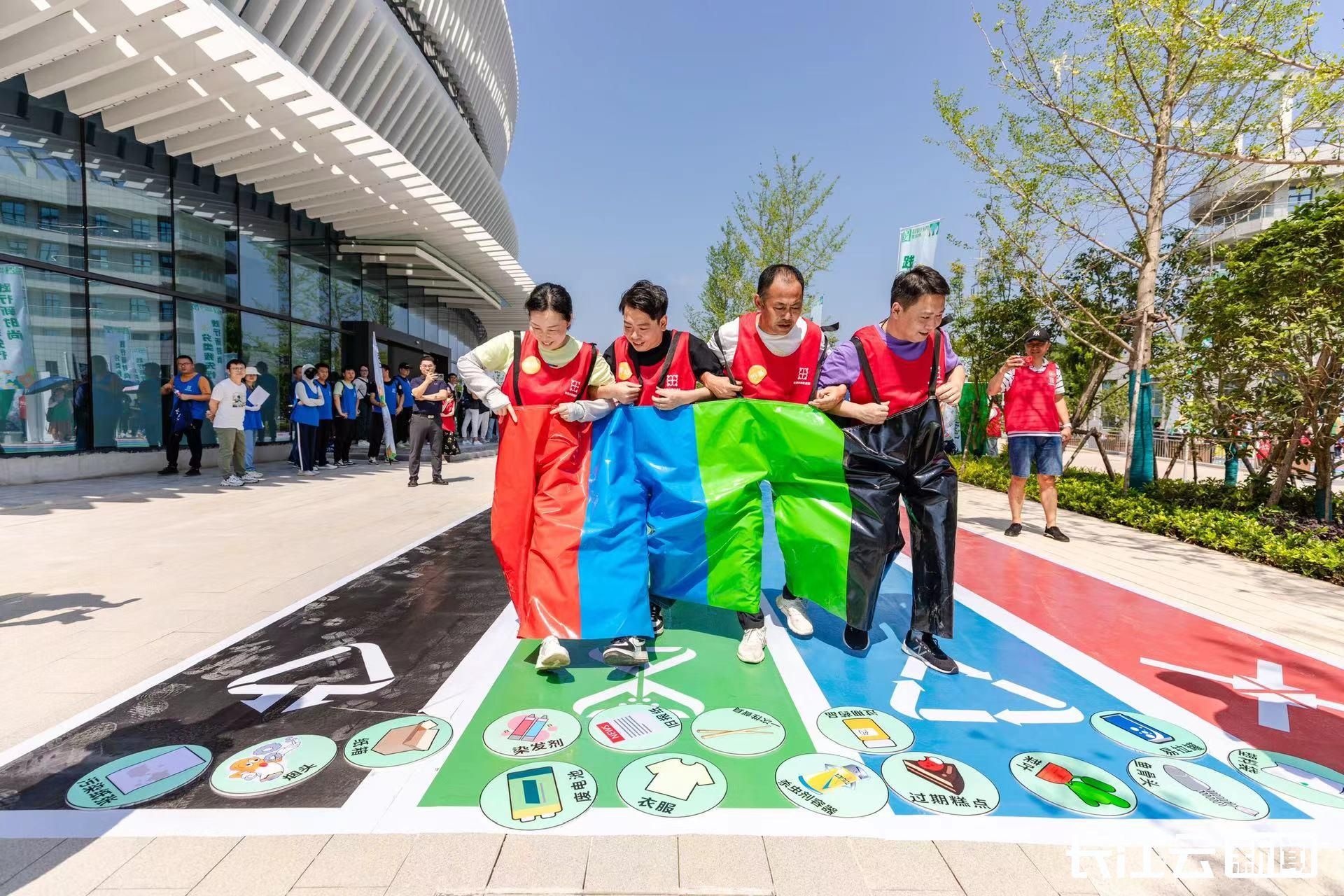 寓教于乐玩出"新时尚" 武汉举办垃圾分类挑战赛