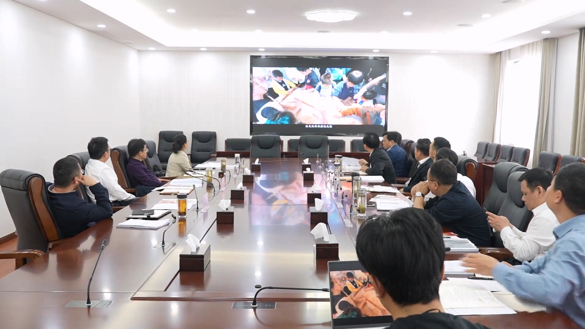 周黎主持召开研学工作调研督办会