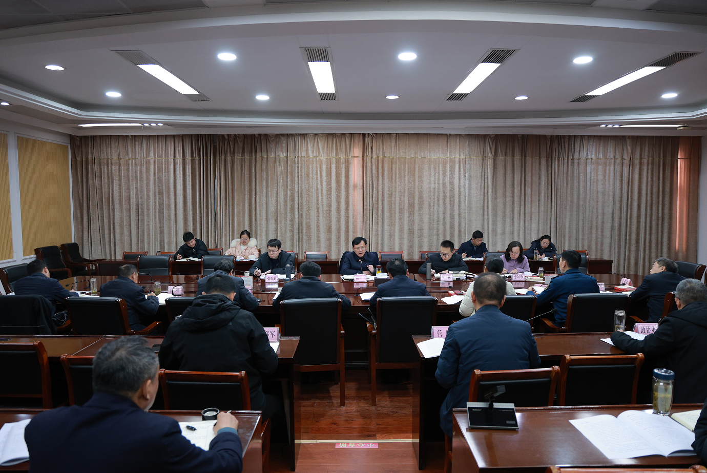 胡广主持召开第十五届县委常委会第132次（扩大）会议