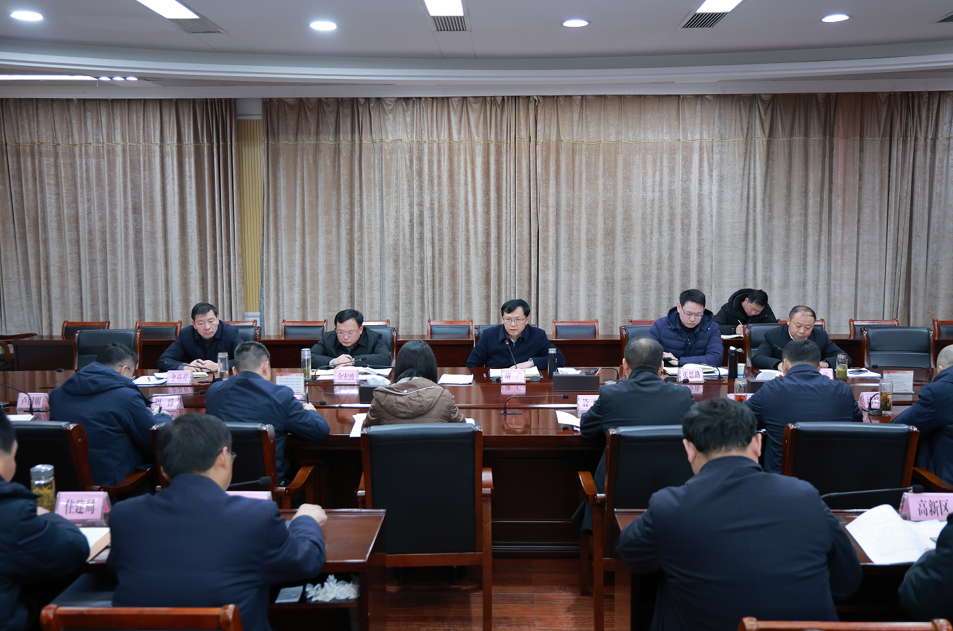 快讯：胡广主持召开红安县经济工作调度会