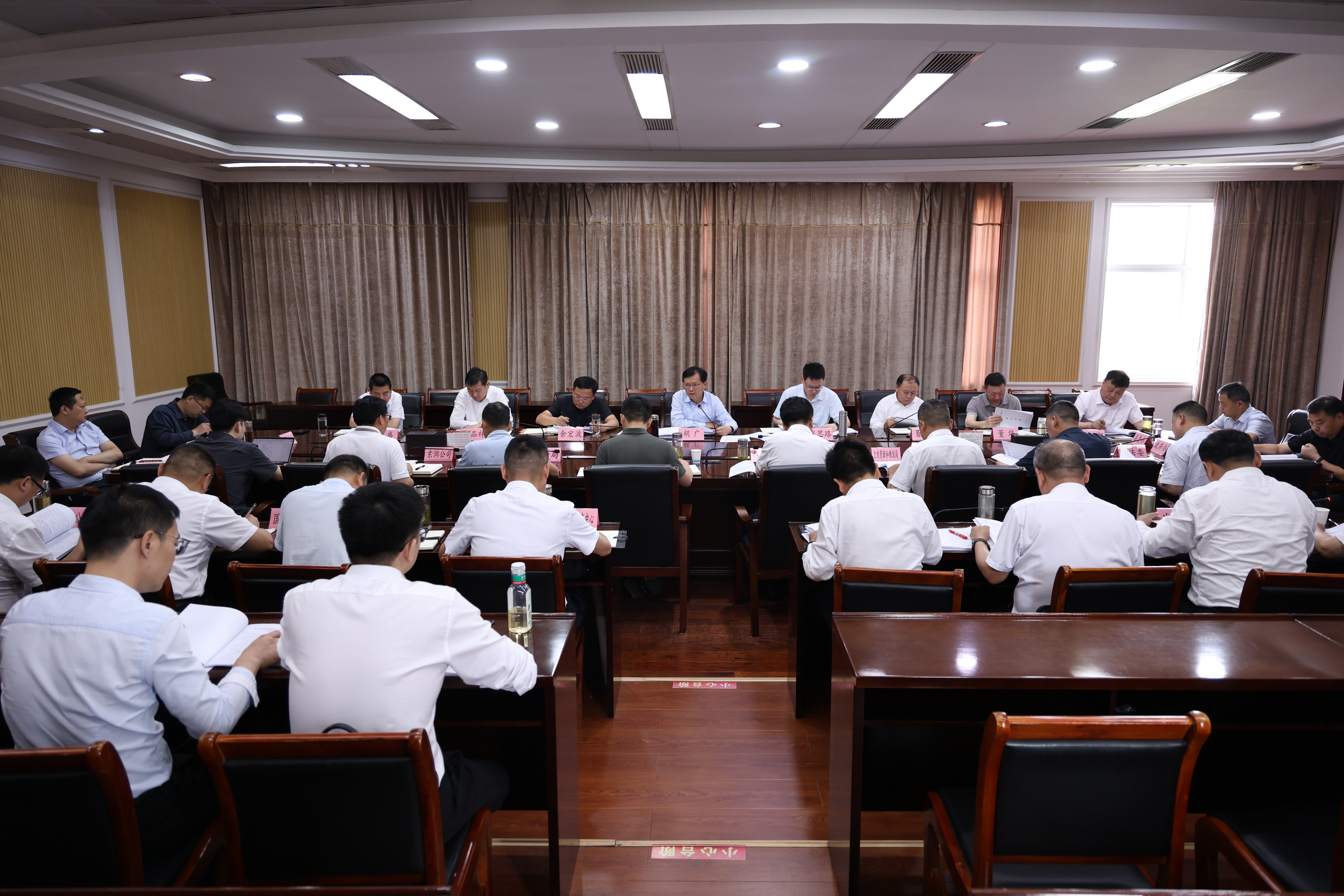 胡广主持召开全县近期重点工作推进会