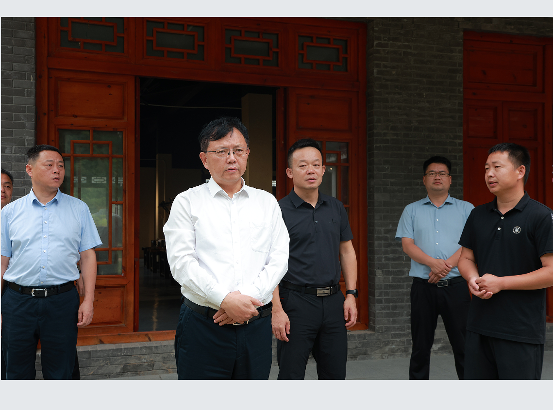 胡广到七里坪镇调研