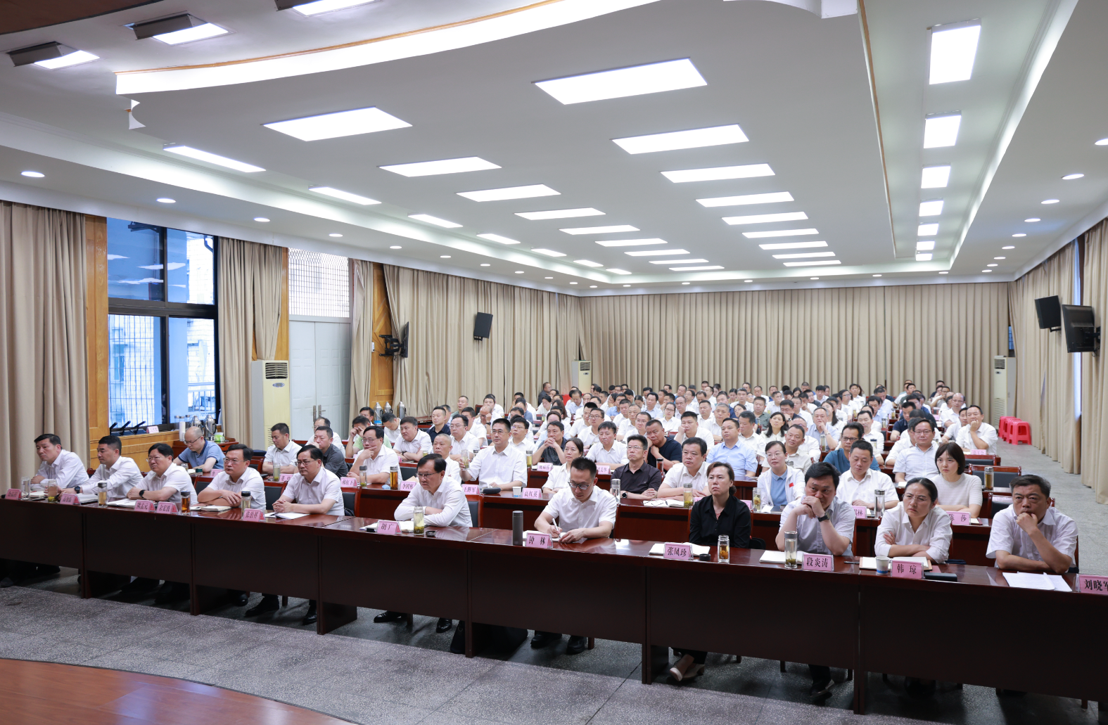 红安县集中收看收听黄冈市领导干部警示教育会