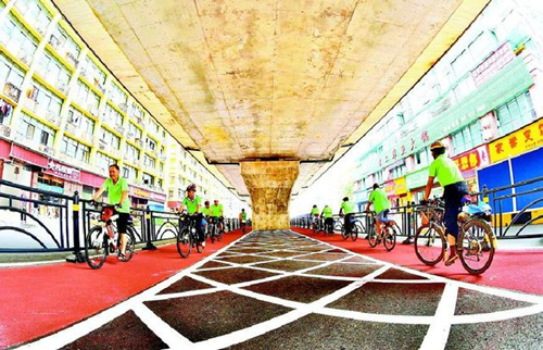 国内首条路中式自行车专用道在湖北宜昌建成