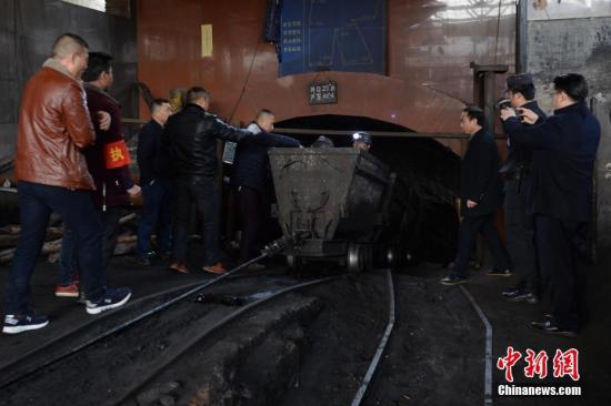 资料图：2月14日，湖南娄底涟源市斗笠山镇腾飞煤业有限公司祖保煤矿发生爆炸事故。<a target='_blank' href='http://www.chinanews.com/' _fcksavedurl='http://www.chinanews.com/'></table>中新社</a>记者 钟欣 摄
