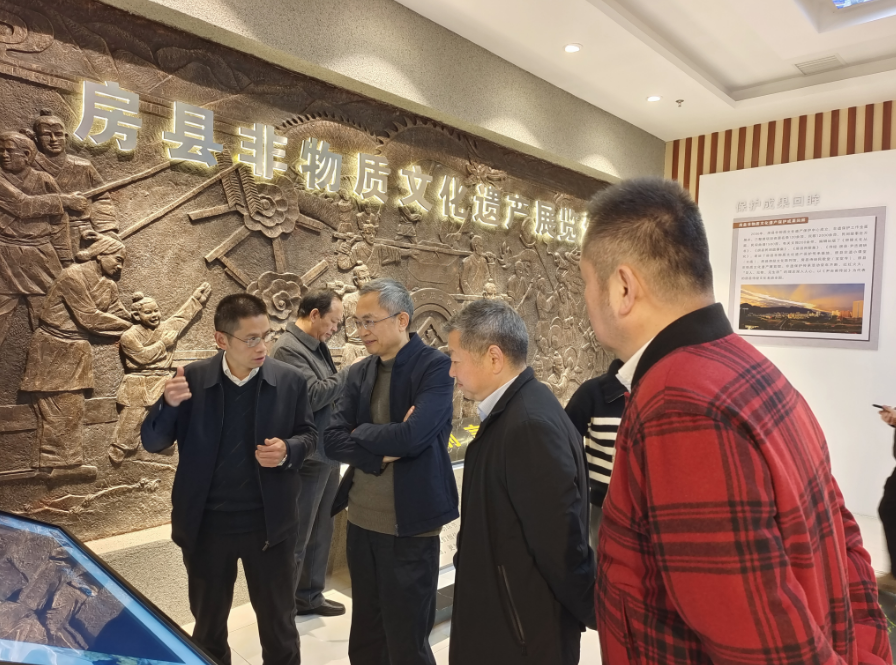 周哲兵主任一行先后参观了房县非遗馆,罗国士艺术馆,庐陵王酒庄,土城
