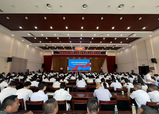 一场场动人的宣讲，延续他未走完的乡土路