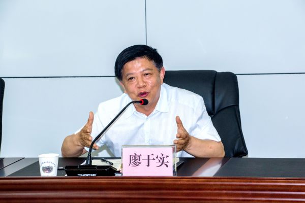 州民宗委主任廖于实回答记者提问