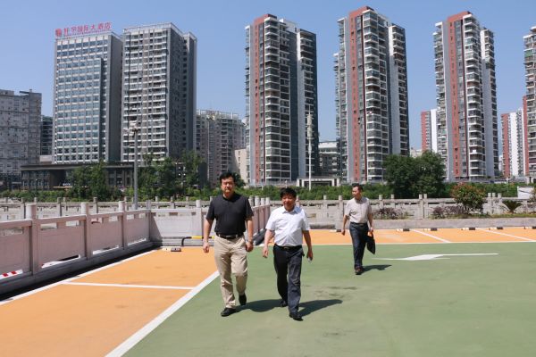 张勇强副州长、副秘书长吴贤勇在州民宗委主任廖于实的陪同下调研州民宗委基础设施建设