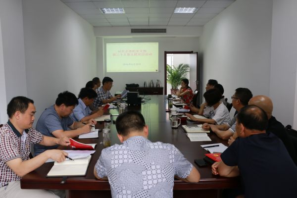 图为州民宗委全体党员开展主题党日活动