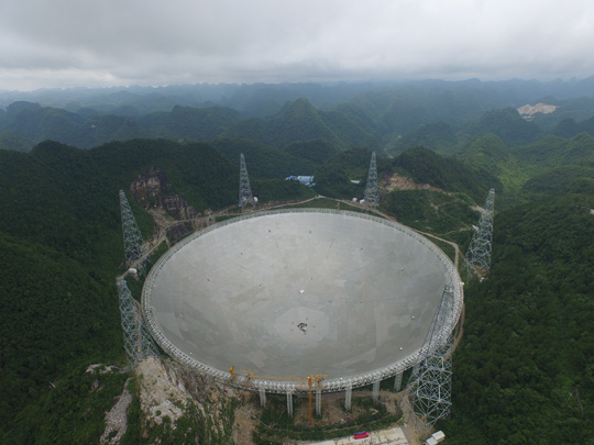 吊装全景（中国科学院国家天文台fast工程项目办供图）