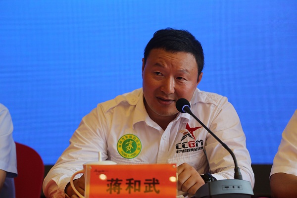 中汽越野黄金联赛运营管理中心董事长蒋和武回答记者提问
