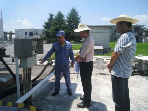董兴培检查华中南天航空油料恩施供应站发油区_副本