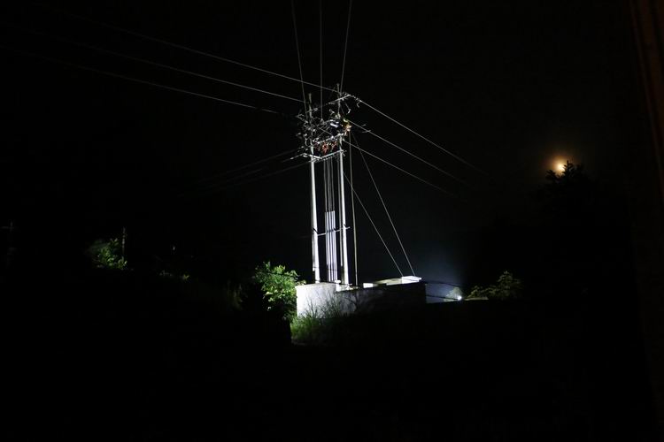 县供电公司深夜检修“龙井2号”环网柜