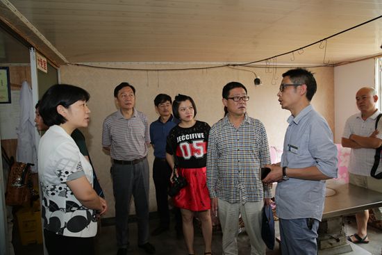 基层医疗废物调研现场_副本