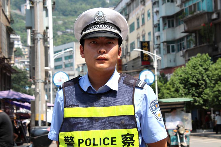 骄阳下劳动者的“烤”验“煎”守