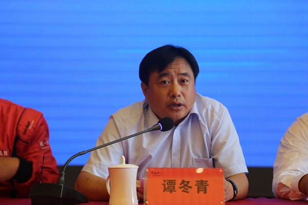 州文体新广局副局长谭冬青回答记者提问