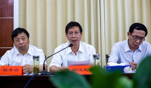 湖北省民宗委副主任邓汉光在座谈会上讲话