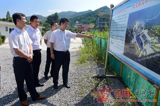 尹达调研宣恩文体中心项目建设情况