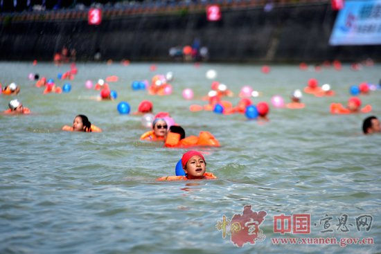 【聚焦水运会】千人畅游贡水河 全民健身热宣恩