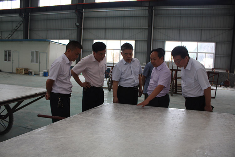 省交投公司来鹤支援灾后重建调研精准扶贫工作