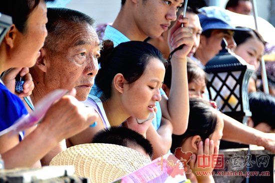 【聚焦水运会】千人畅游贡水河 全民健身热宣恩