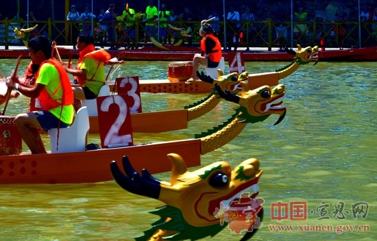 【聚焦水运会】中国武陵山区龙舟争霸赛鸣鼓开战