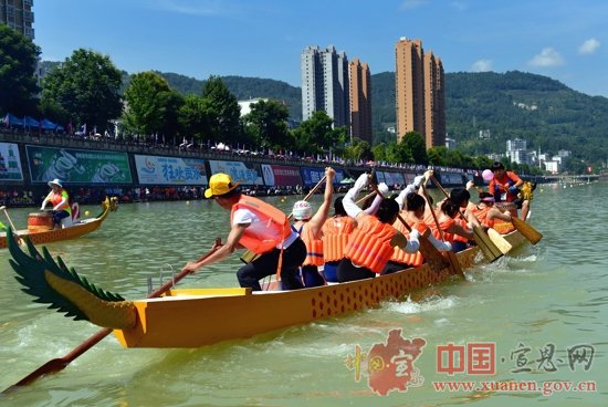 【聚焦水运会】中国武陵山区龙舟争霸赛鸣鼓开战