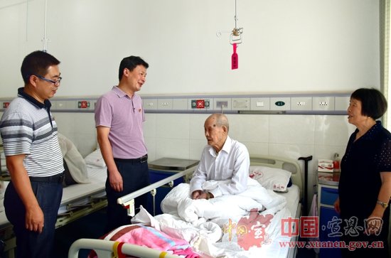  宣恩开展“八一”建军节走访慰问活动
