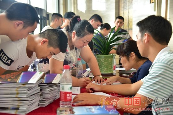 【聚焦水运会】中国武陵山区龙舟争霸赛暨全州第四届水上运动会参赛队今日报到