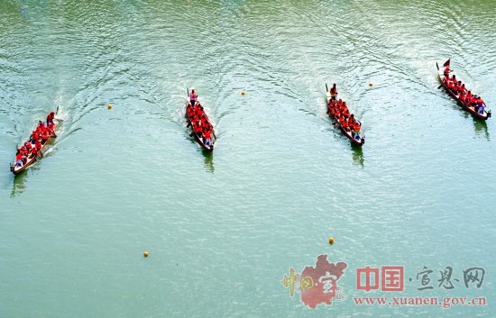 【聚焦水运会】中国武陵山区龙舟争霸赛鸣鼓开战